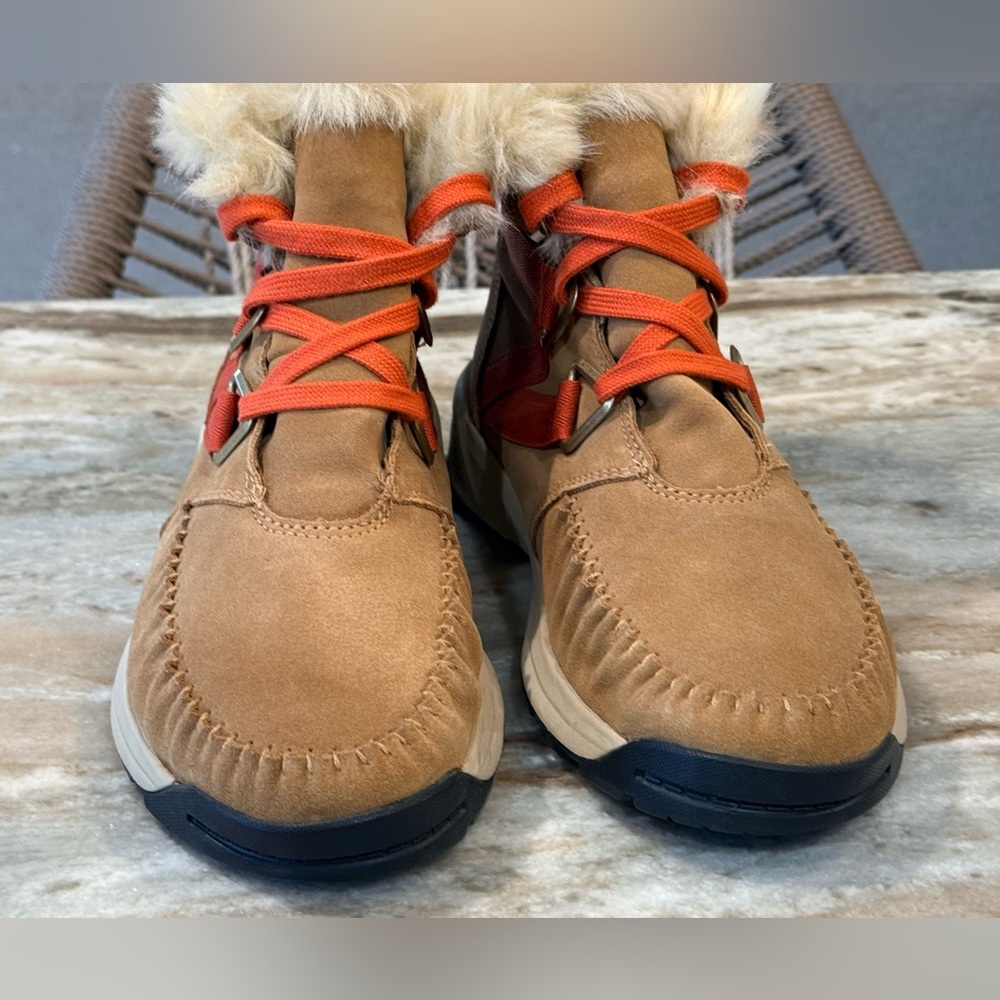 Women’s COLUMBIA Maragal Mid waterproof lace up boots- Size 8.5 - Picture 2 of 10